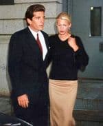 It-Girl der Neunziger: Warum der Stil von Carolyn Bessette-Kennedy so viele fasziniert