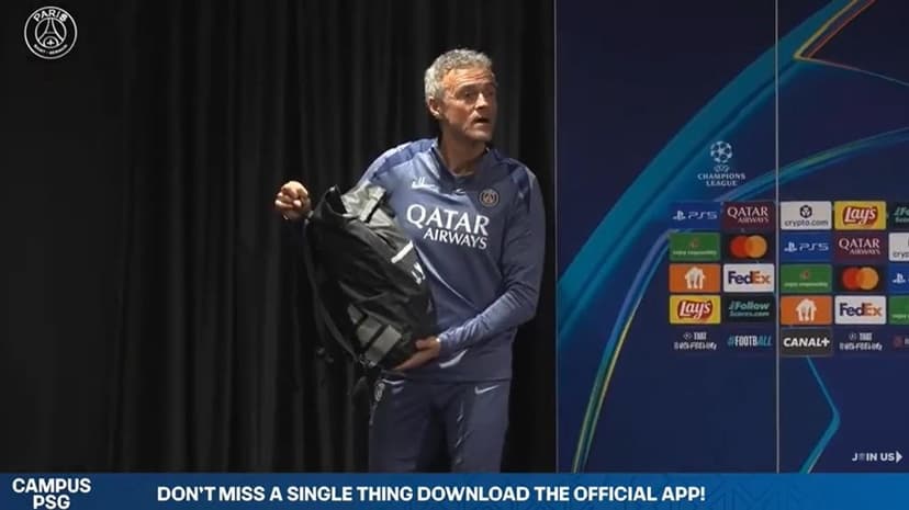 PSG-Monaco : «C’est une bombe ?», la séquence insolite avant la conférence de presse de Luis Enrique