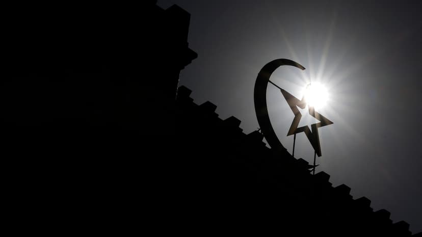 Divisions Within French Muslim Community During Ramadan 2026