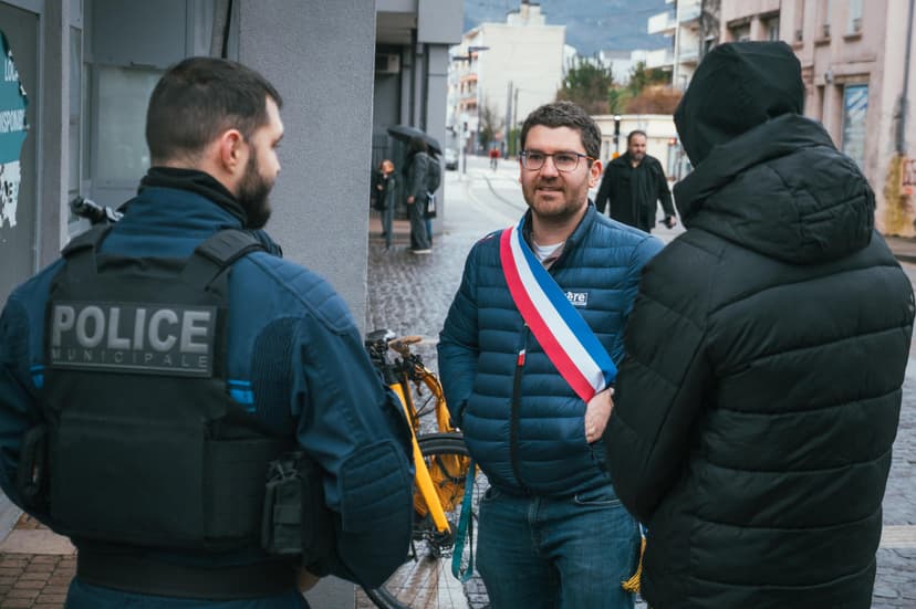 French Mayor Confronts Drug Dealers in Fontaine