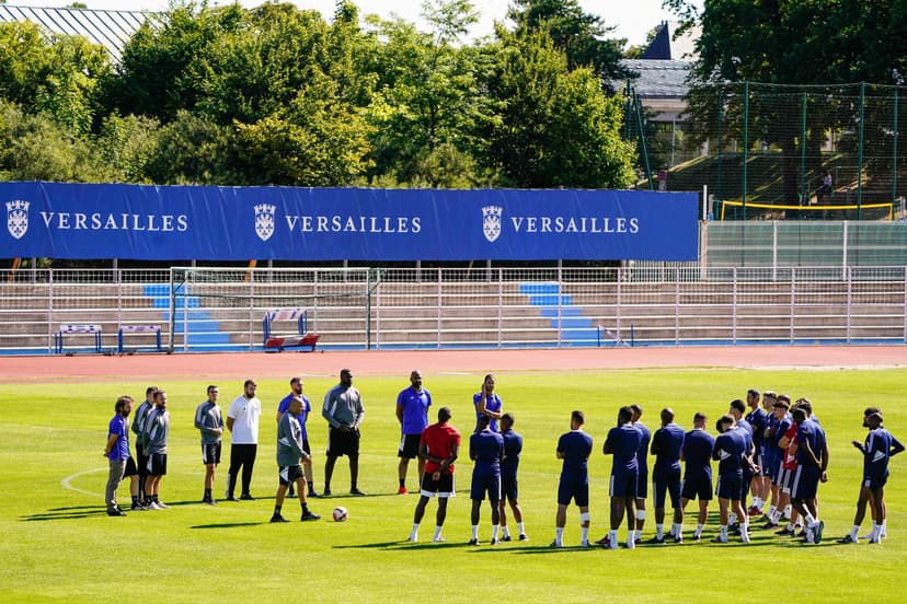 Lumière et chambre de Louis XIV : pourquoi le FC Versailles ne joue plus dans son stade depuis des années