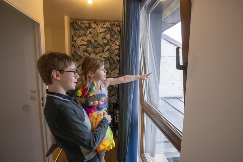 Parisian Family Struggles with City Life in 20th Arrondissement