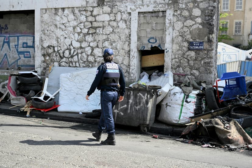 Two Marseille Municipal Police Officers Arrested for Cigarette Trafficking