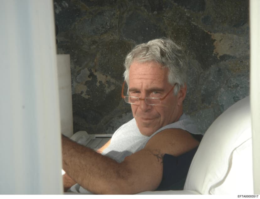 Pourquoi prononce-t-on «Ep-stiin» plutôt que «Ep-chtajn» le nom de Jeffrey Epstein ?