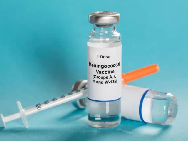 Shortage of Vaccines Causes Hardship for Travelers in Pakistan