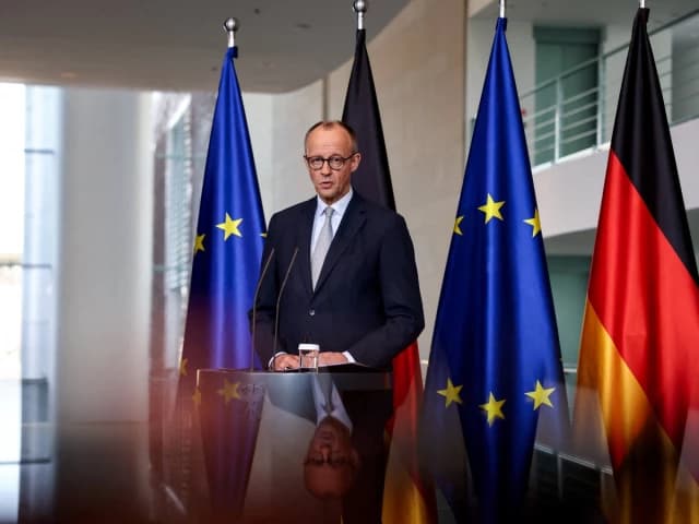 Trump hosts Germany's Merz against backdrop of Iran strikes, tariff threats