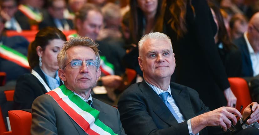 Italian Local Governments Secure Billion-Euro Contract with 135 Euro Salary Increases