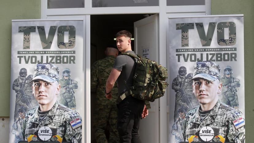 Croatia Reinstates Conscription, Hundreds of Teenagers Report for Duty