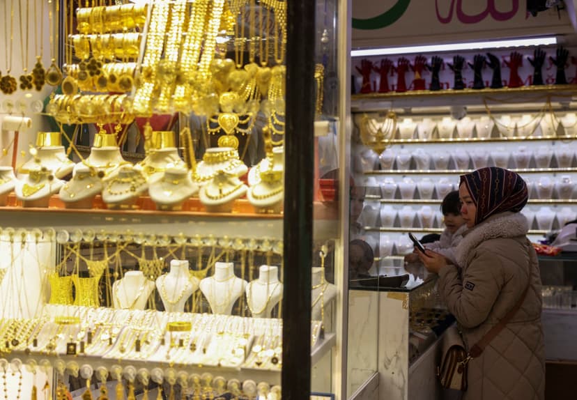 Turks Grow Wealthier as Gold Prices Surge Amidst Inflation