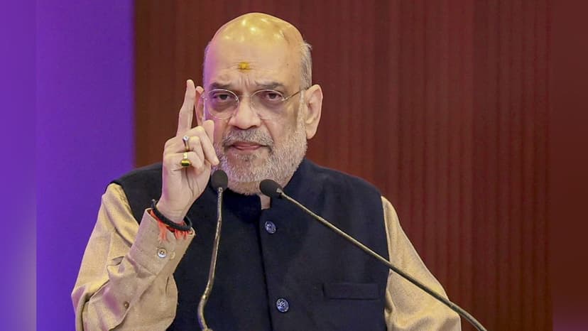 Amit Shah Interacts with Bharat Taxi Drivers