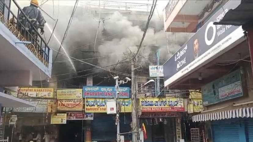 Warehouse fire triggers panic in Bengaluru’s Kumbarapet, no injuries reported