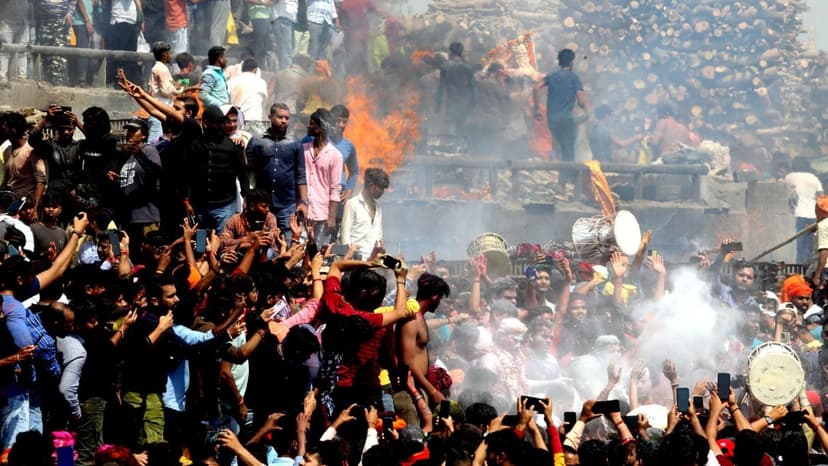 UP CM Announces Early Payday and Holi Holiday for Government Staff