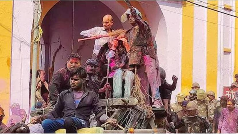 At Shahjahanpur’s ‘Juta Maar Holi’, 35-year-old steps into Laat Sahab’s shoes for fifth time amid odds & anonymity