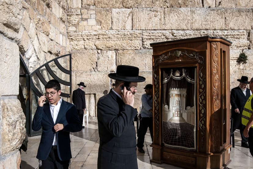 Debate Over Western Wall Control and Jewish Unity in Israel