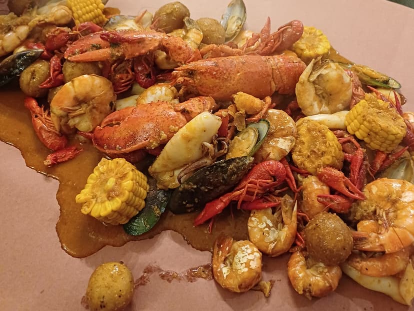 TikTok-Hyped Seafood Boil Arrives in Vienna
