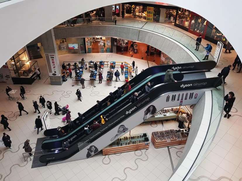 Man Arrested in Vienna Shopping Center for Loud Music and Joint