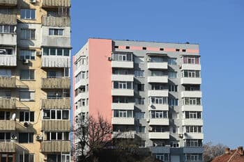 Hundreds of Bulgarian Apartment Blocks Face Delays in Renovation
