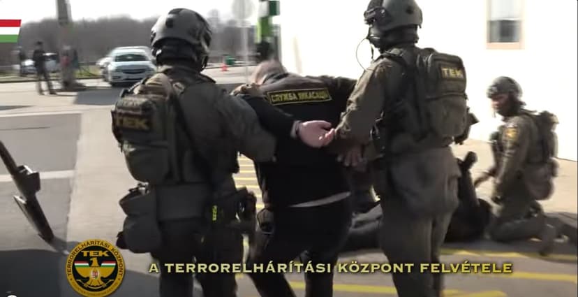 A kormány lényegében elismeri, hogy az ukrán pénzszállítók nem sértettek törvényt, de azért megpróbálhatják belerángatni Magyar Pétert az ügybe