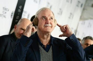 Monty Python star John Cleese criticizes Hungarian PM Orbán's pro-Russian stance