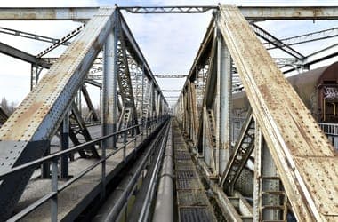Gubacsi Bridge in Budapest in Poor Condition, Requires Protective Netting