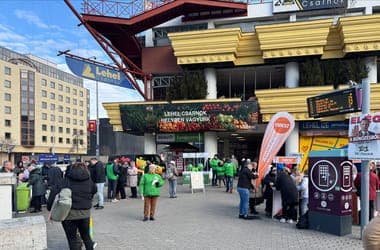 Hungarian Parties Struggle with Candidate Nominations Ahead of Elections