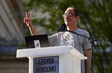 Hungarian Opposition Parties Exchange Messages Over Withdrawals