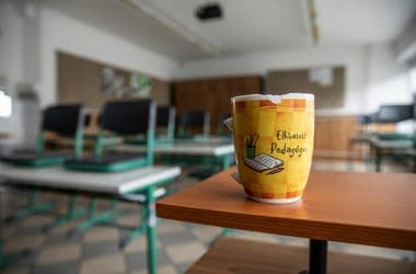 Decree on Teachers' One-Time Supplementary Payment Issued in Hungary