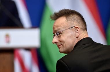 Hungarian Foreign Ministry Refuses to Disclose Szijjártó's Flight Costs Despite Court Order