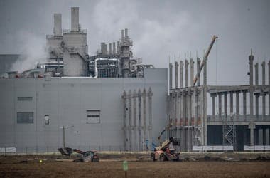 Hungarian Factory Workers Face Safety Risks Beyond Samsung Employees