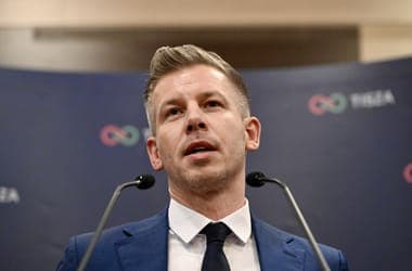 Magyar Péter bejelentésre készült Gödről, ehhez az elhíresült képet értelmezte újra