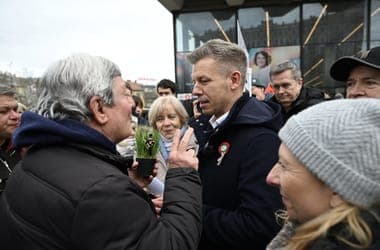 Magyar Péter: A Tisza elsőként leadta mind a 106 körzetben az ajánlásokat