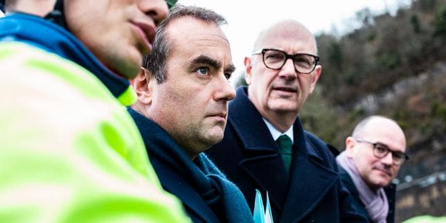 France's Centrists Consider Alternative Presidential Candidates