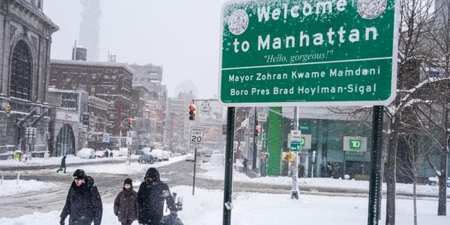 Snowstorm Hits Northeastern US, Leaving Hundreds of Thousands Without Power
