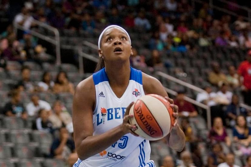 WNBA Champion Kara Braxton Dies at 43