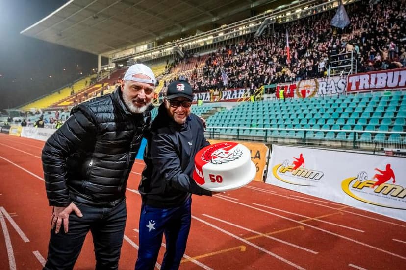 Coach's anniversary celebration almost turned into a cake battle, fans moved Trpišovský