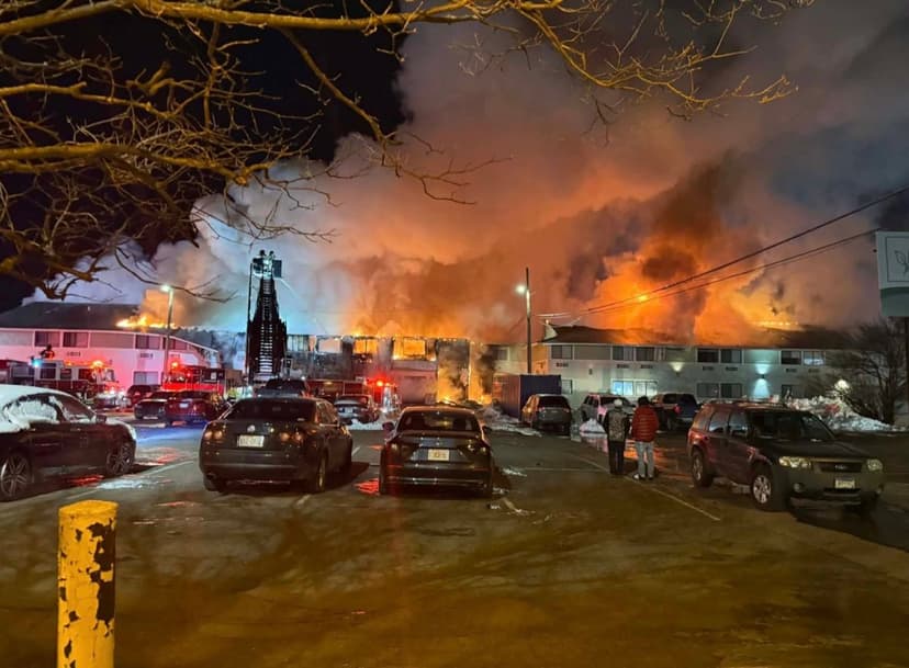 Huge Fire Engulfs Superior and Sage Hotel in Wisconsin