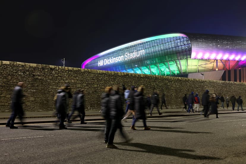 Manchester United Prepares for Everton Match at Hill Dickinson Stadium
