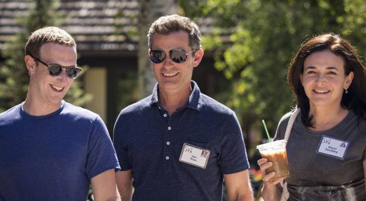 US Billionaires' Wealth Increases as Many Americans Live Paycheck to Paycheck