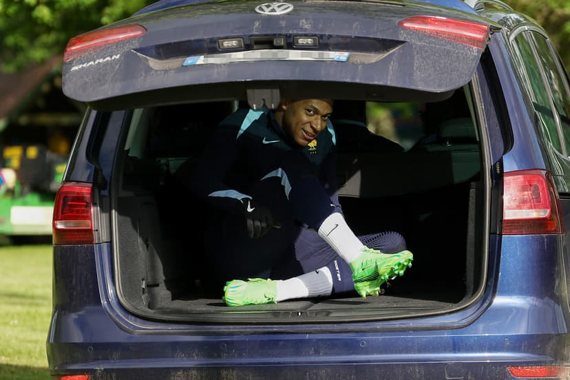 ☕️🥐 FC Breakfast: Mbappé gets his driving licence 🚗, stunning goal POV 🎥