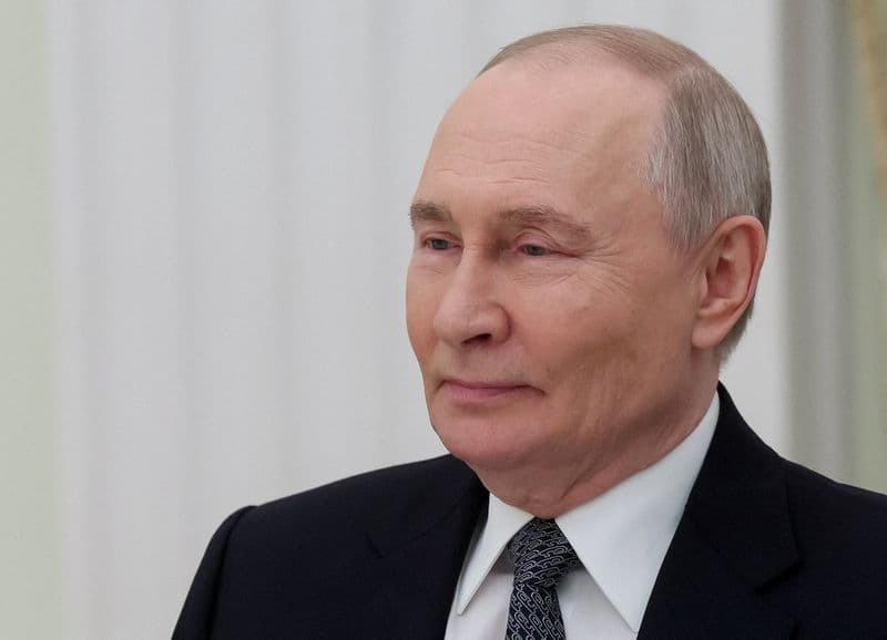 Putin warns foes, orders FSB to protect energy sector