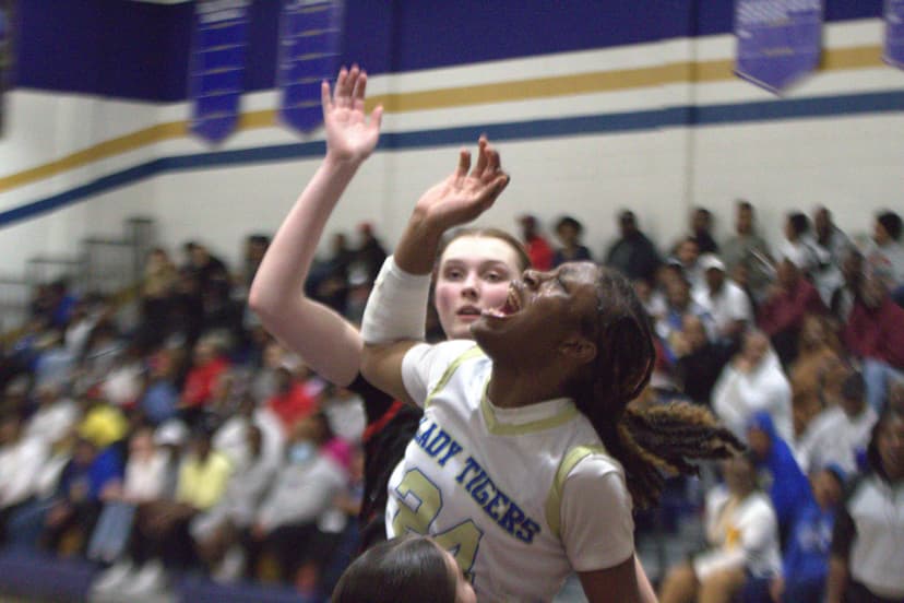 Basketball playoff roundup: Bradwell girls and boys win in doubleheader