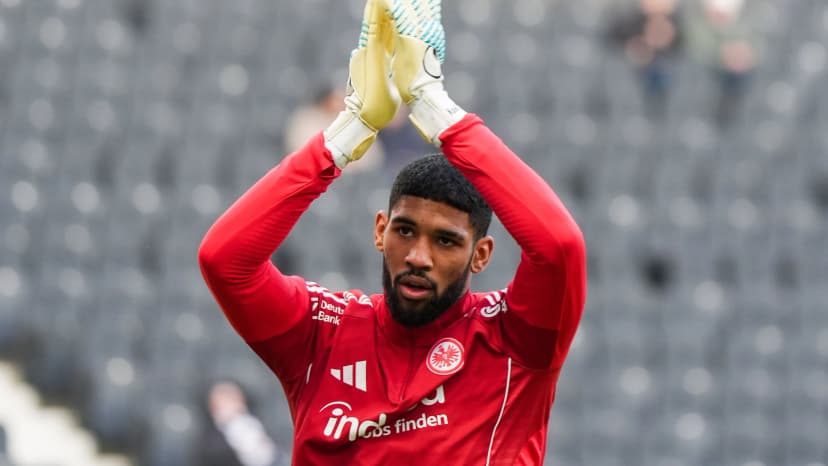 Knee injury: Eintracht goalkeeper Kaua Santos out for "several weeks"