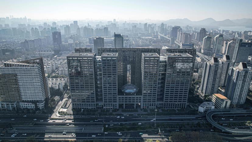 Anthropic Accuses Chinese AI Labs of Industrial-Scale Model Plundering