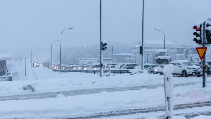 Poor Driving Conditions in Reykjavik Due to Snowfall