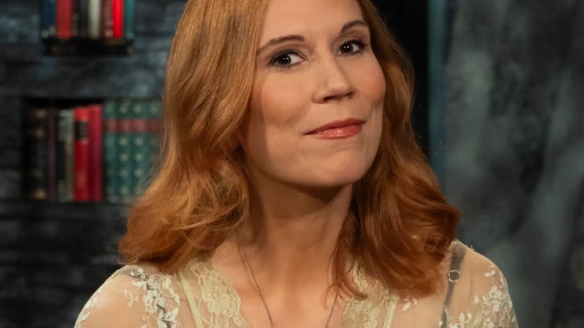 Júlía Margrét Hosts Dance Party with Diverse Music