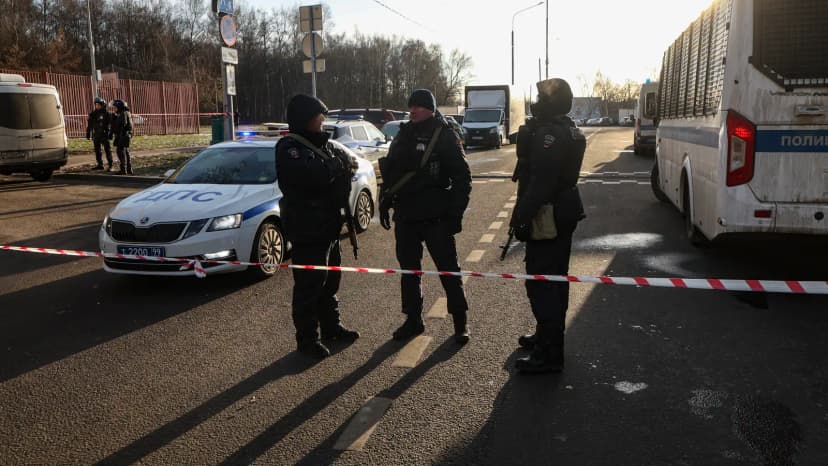 Police officer killed in Moscow explosion near train station