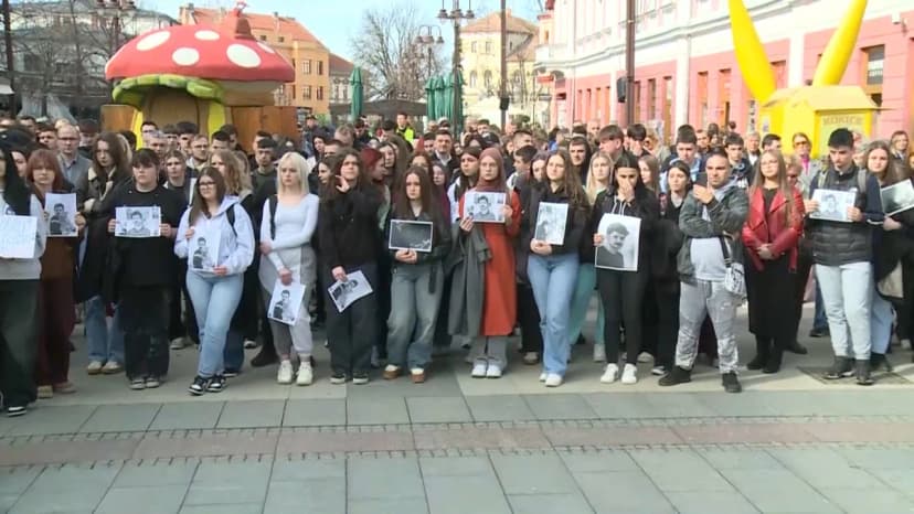 Pressure Mounts in Sarajevo Amid Protests and Government Deadline