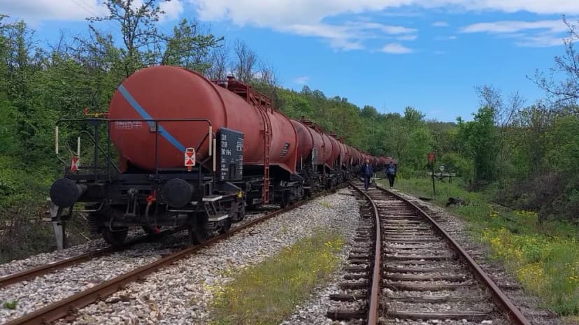 Train Derailment with Sulfuric Acid Tankers Near Prahovo Raises Safety Concerns
