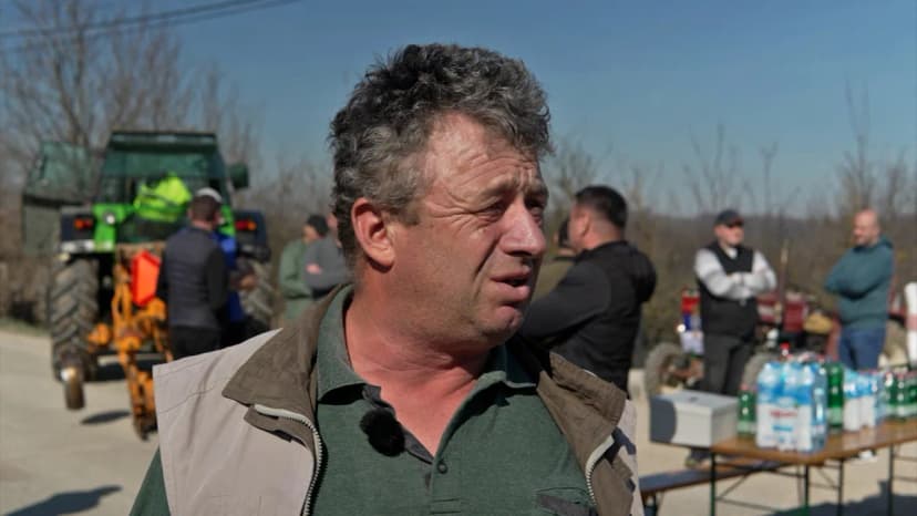 Serbian Farmers Protest Economic Hardship, Offer Minister a Cow