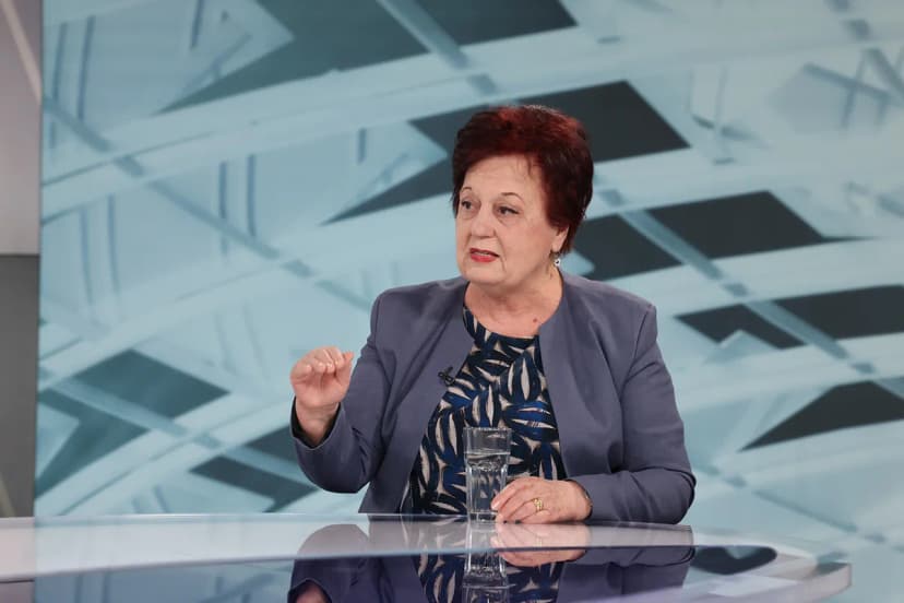 Serbian President Vučić Claims Average December Salary Exceeded 1,000 Euros